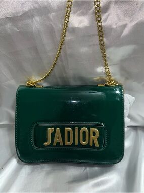 Source Unknown Green Patent Crossbody Bag with Gold Chain